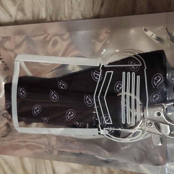 Black Face Mask Lanyard - Picture 2 of 2